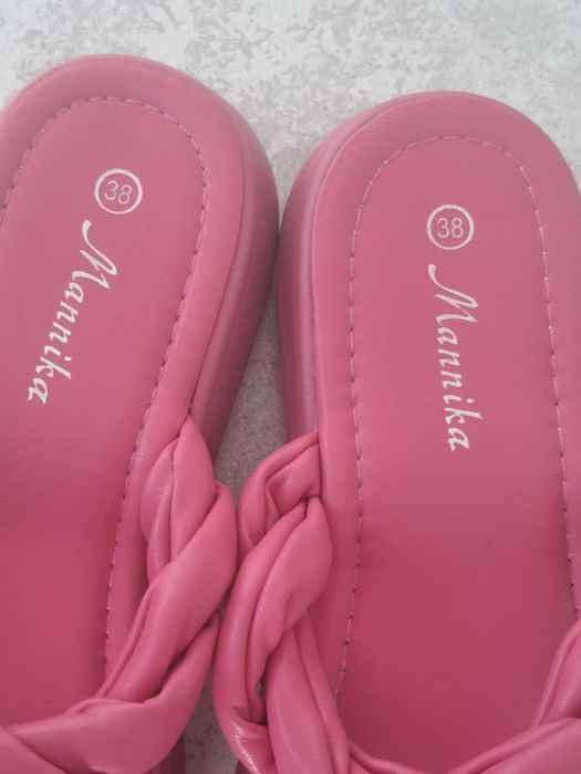 Różowe klapki na platformie r. 38