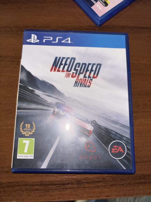 Play Station 4 plus 5 gier.