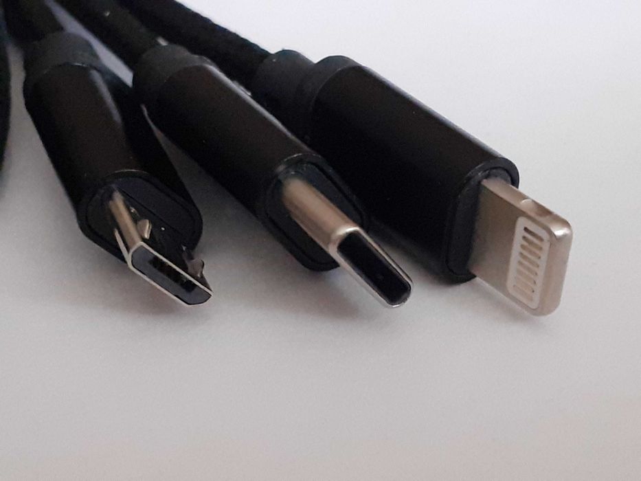 Kabel do ładowania telefonów przejściówka USB/C/microUSB/Iphone 2.8A