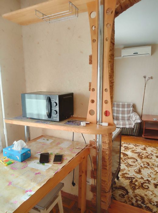 Просторна однокімнатна студія, (40м²), біля метро Святошин, подобово