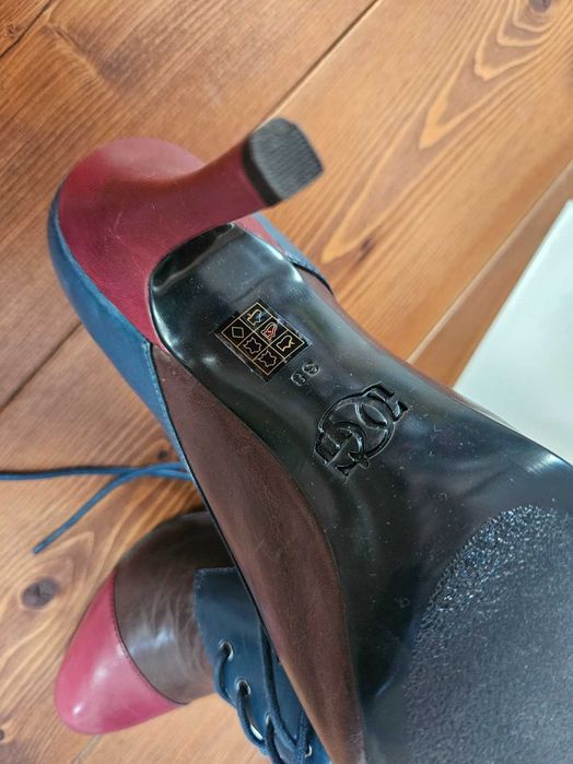 Czółenka GUESS 38