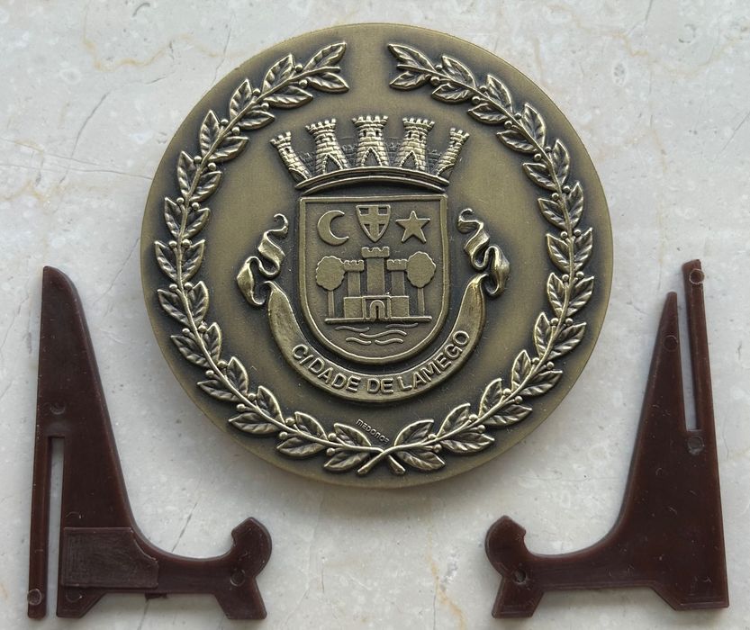Medalha comemorativa vintage Delfaber (1974–1989) Cidade de Lamego
