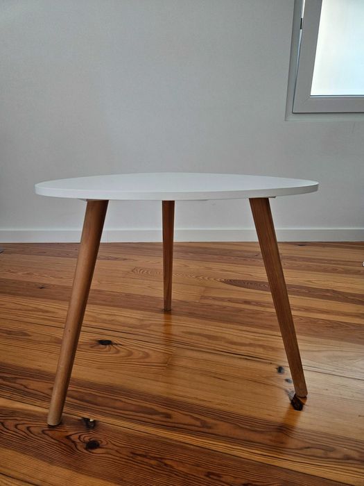 Mesa de apoio branca / Mesa de cabeceira