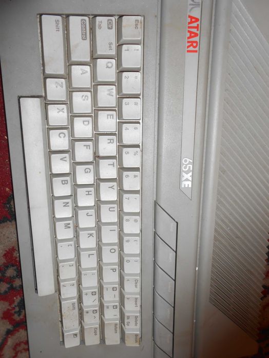 Atari 65XE  - jednostka