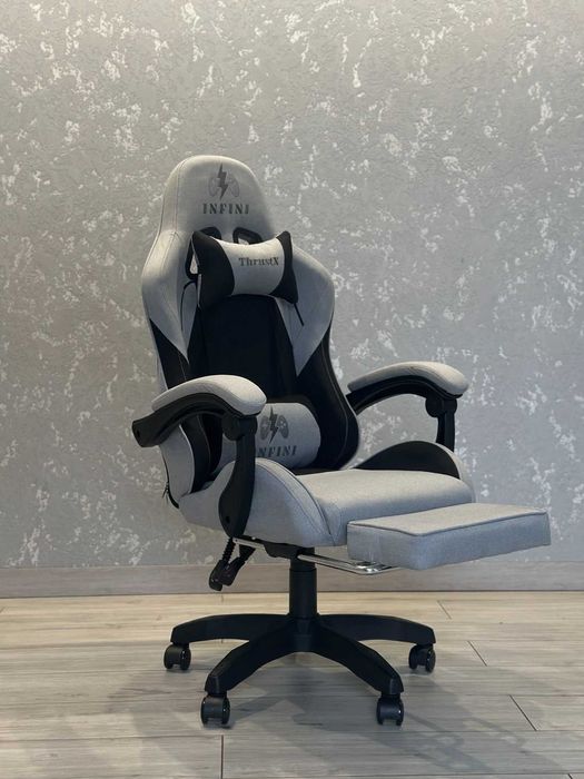 Крісло ігрове компютерне з тканини із подушками та підставкою під ноги