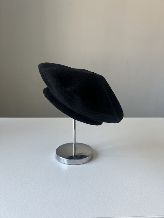 черный шерстяной берет