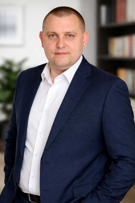 Адвокат, юрист, військові справи, відстрочка, звільнення ін. справи