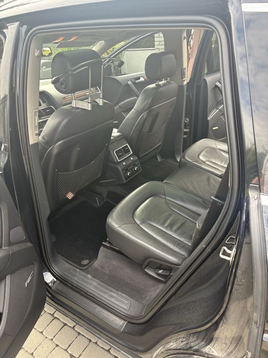 Автомобіль ауді Q7