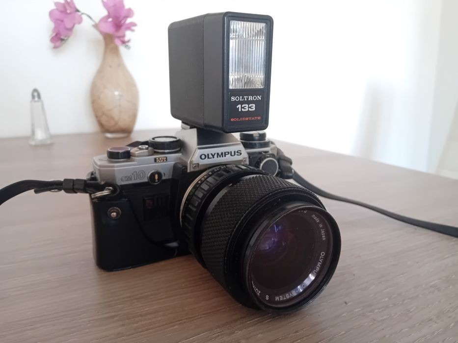 Olympus OM-10 + Olympus OM-System S Zuiko Auto-Zoom 35-70mm f/4
 Made in Japan.