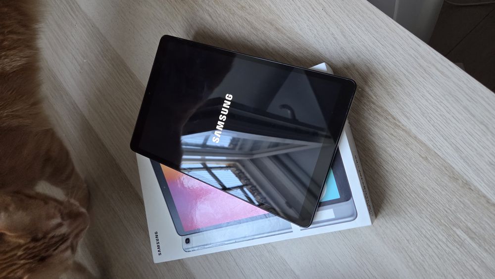 Tablet Samsung Galaxy Tab A 10.1 (64GB / 3GB RAM) + Caixa