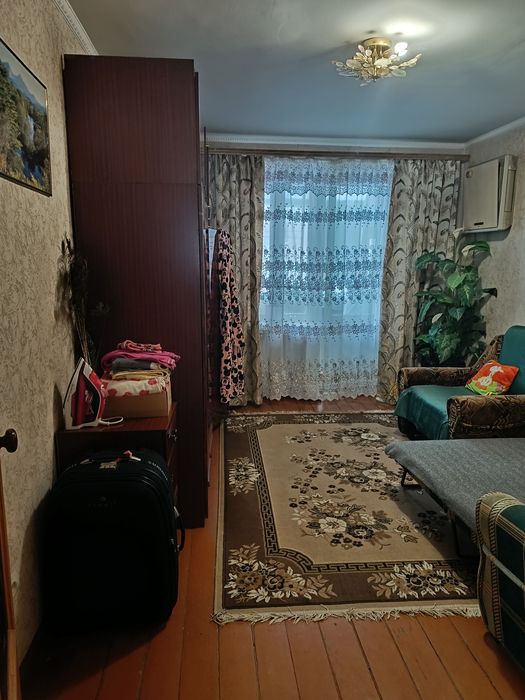 Продам двухкомнатную квартиру ( часть от недвижимости)проспект Свободы