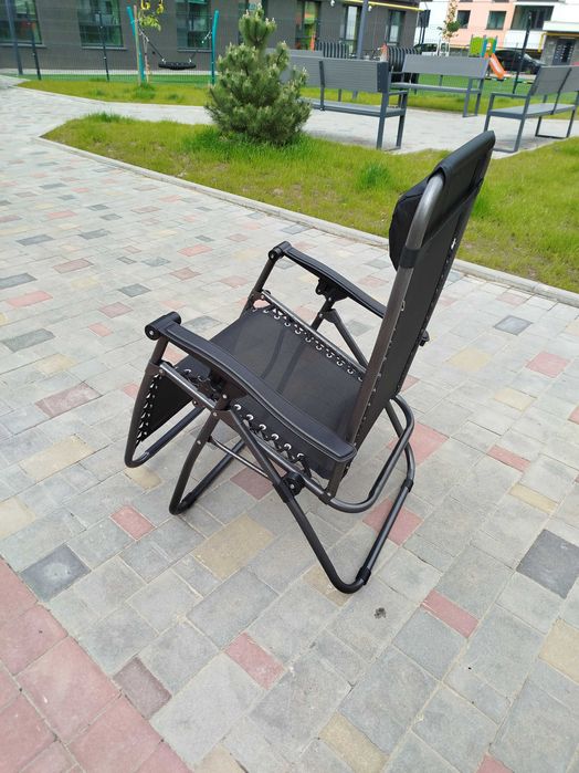 раскладной шезлонг лежак, розкладне садове крісло шезлонг з полицею