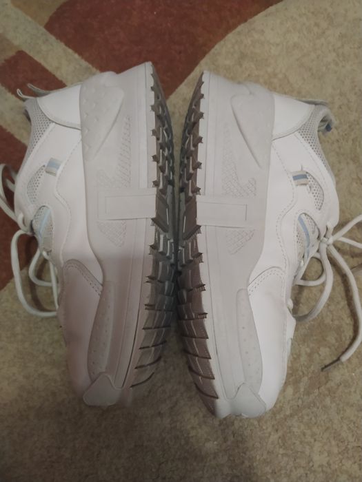 Взуття для дівчини