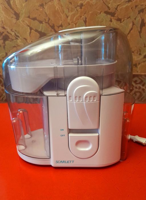 Продаю Соковыжималку "Scarlett SC 012" Новая