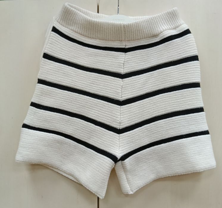 Модні жіночі в'язані шорти білі у чорну смужку, M розмір 
Нит
