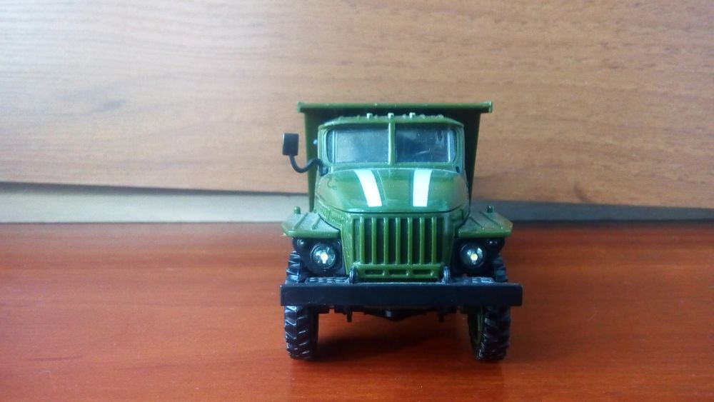 Колекційна модель Урал-4320 Самоскид
