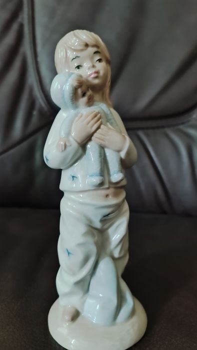Статуетки NAO-LLADRO, Іспанія " Ловец бабочек"  грес ,високоякісний фарфор