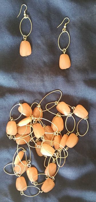 Conjunto colar comprido (1,50m) e brincos nude / pêssego