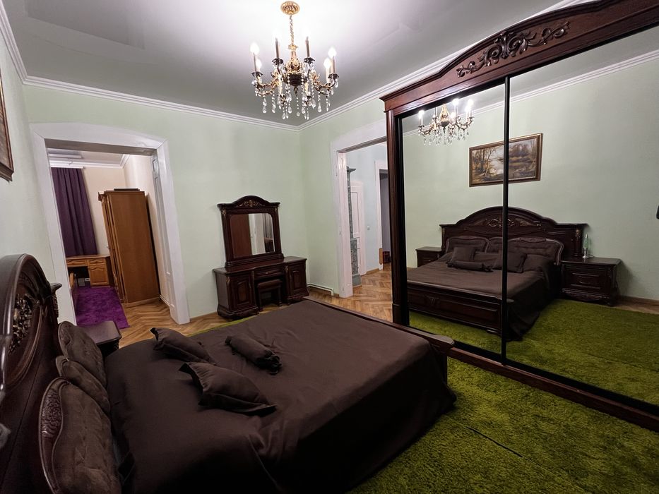 Здається на довготривалий термін квартира в центрі міста.