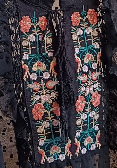 Шифонова чорна вишиванка