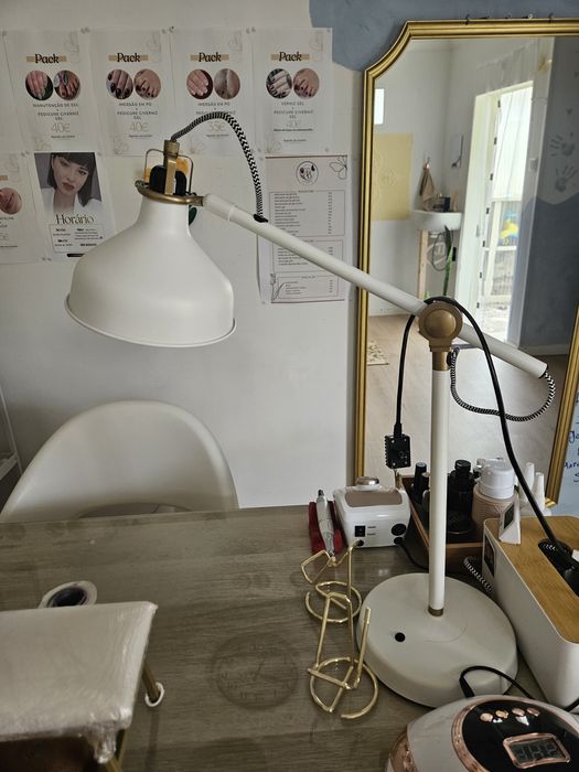 Vendo 2 candeeiros usados em bom estado com lâmpadas led