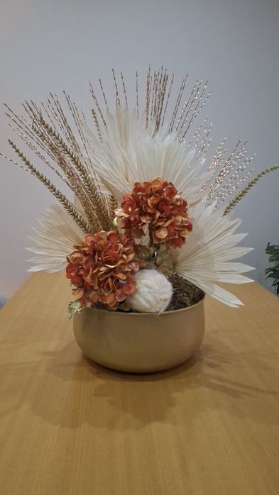 Arranjo de flores artificiais