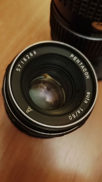Об'єктив SMC Pentax-M ZOOM 2,8-4 40-80mm та Pentacon 1,8/50 mm auto