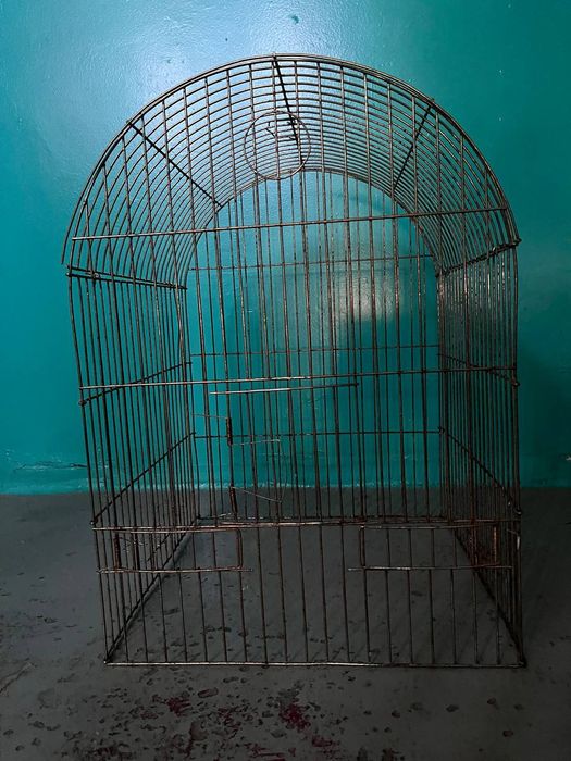 Продам клітку для папуг Ферпласт