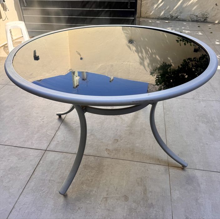 Mesa redonda de exterior Ø120 cm | tampo em vidro preto | 5–6 pessoas