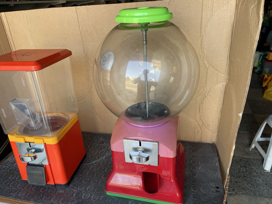 Máquinas de brindes em muito bom estado com chaves.
