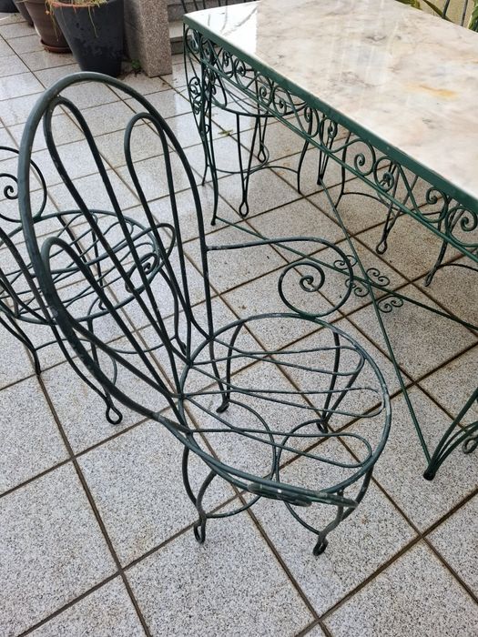 Mesa em ferro forjado com 6 cadeiras