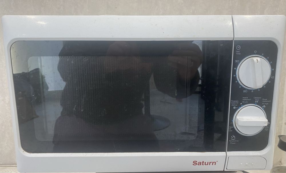 Продам мікрохвильову піч Saturn