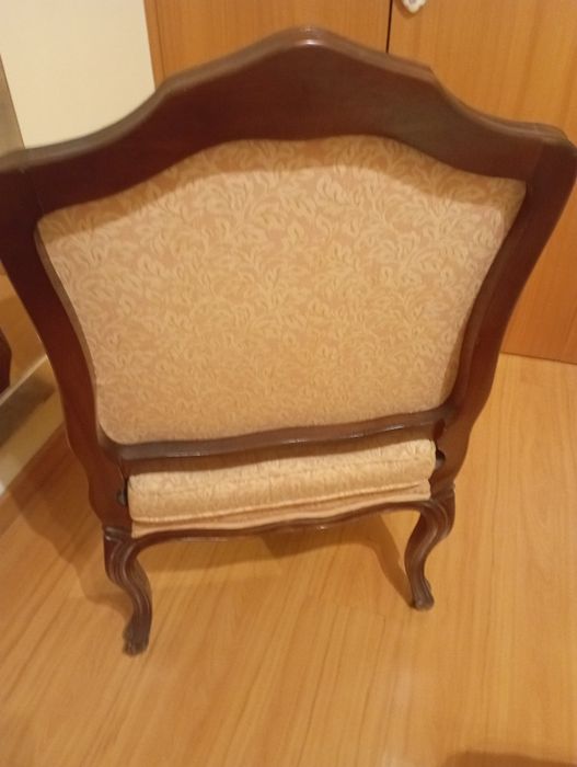 Cadeiroes  em bom estado