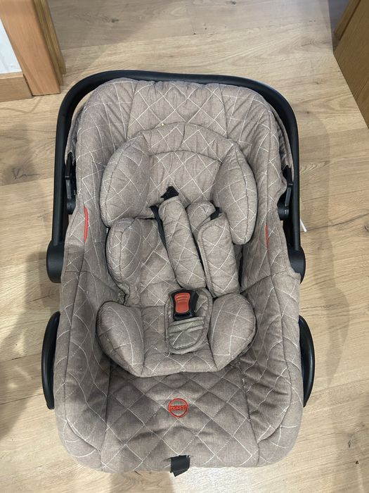 Carrinho de bebe + bebe conforto