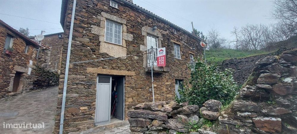 Moradia Isolada M5 com quintal em zona de Sandomil, Guarda