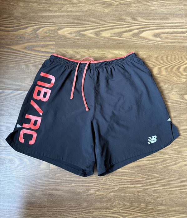 Продам мужские шорты New Balance