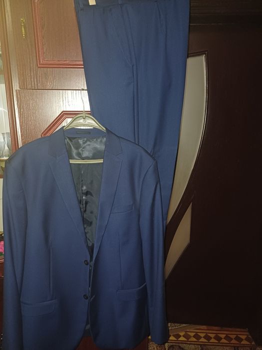 Класичний костюм