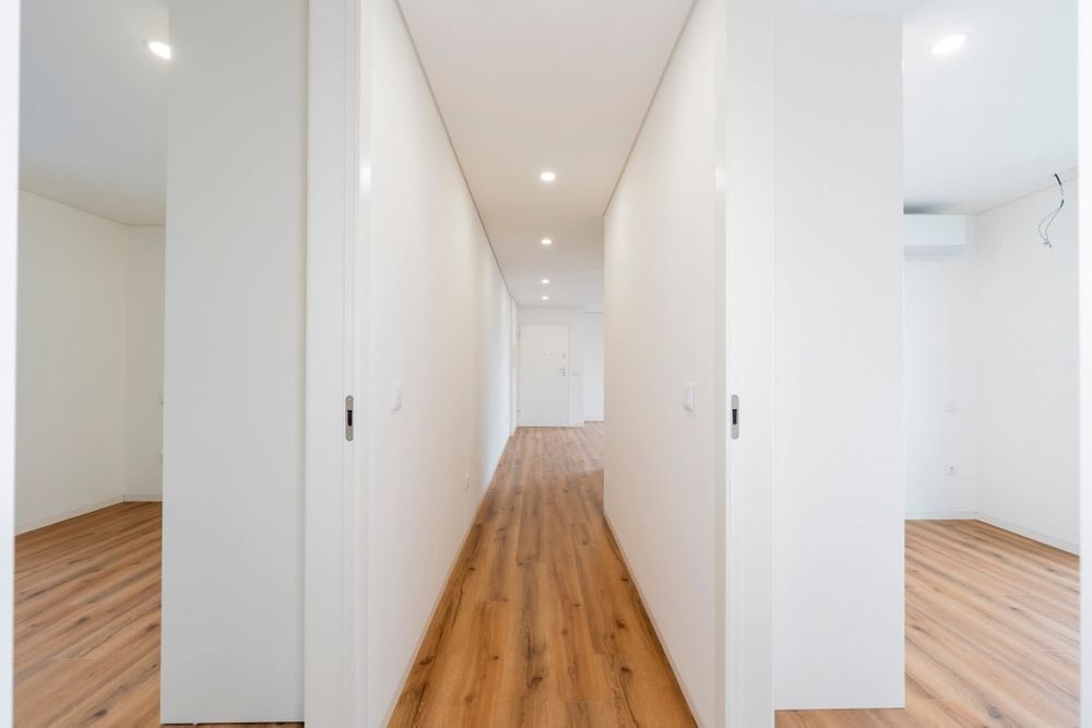 T3 Novo (2025) com Terraço Privativo de 50m – Centro de Amares
Preço: 278.000€ (fixo)