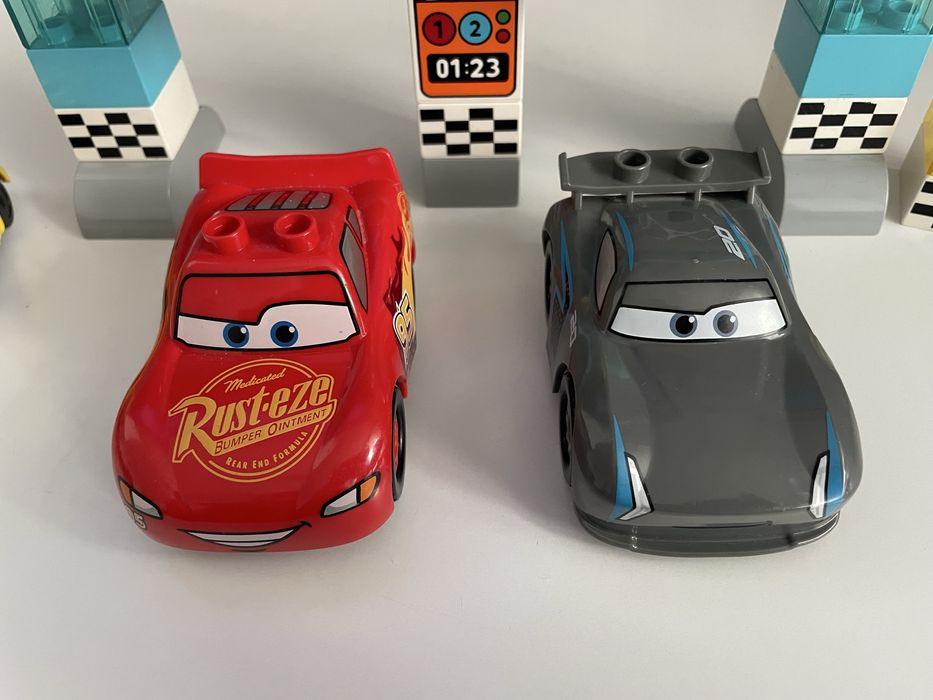 LEGO Duplo 10857 Auta 3 Wyścig o Złoty Tłok Zygzak Mcqueen. Stan bdb