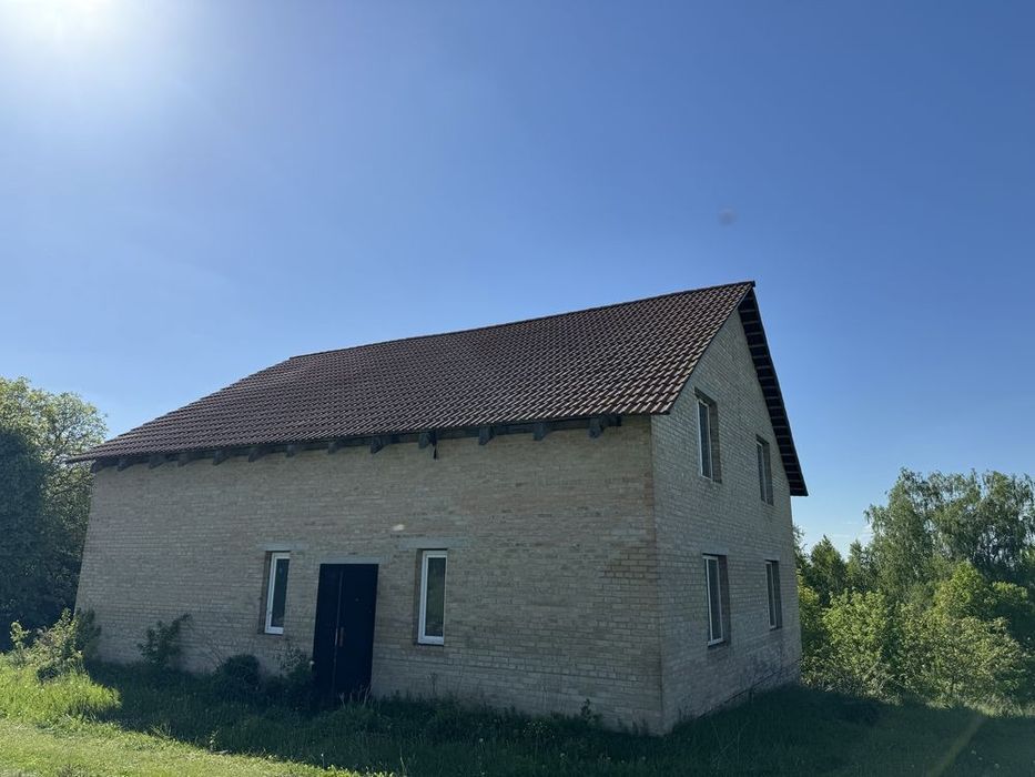 Незавершене будівництво біля Рівного в топовій локації