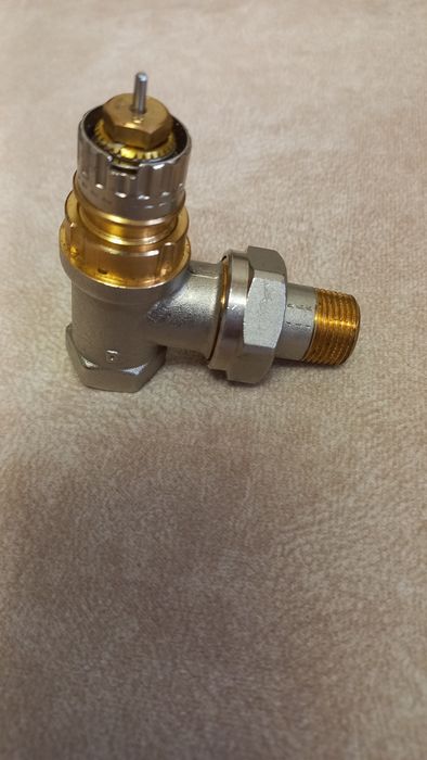 Клапан радиаторный Danfoss угловой