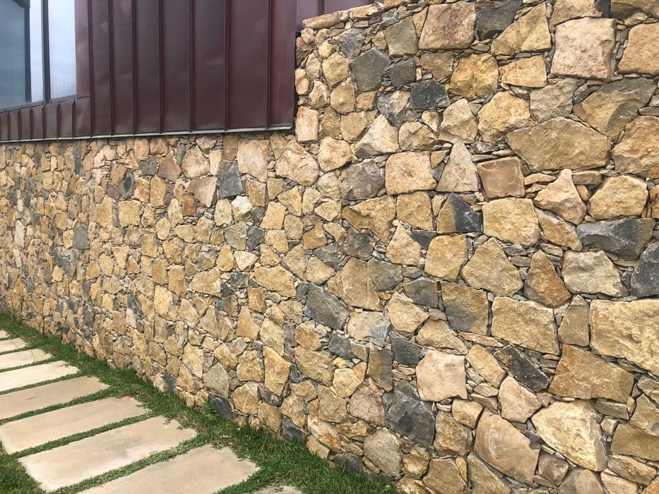 Fazemos Trabalhos de muros rústicos/Norte a Sul do país