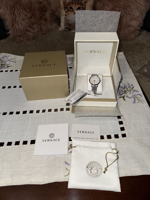 Zegarek damski Versace Essential VEK400521