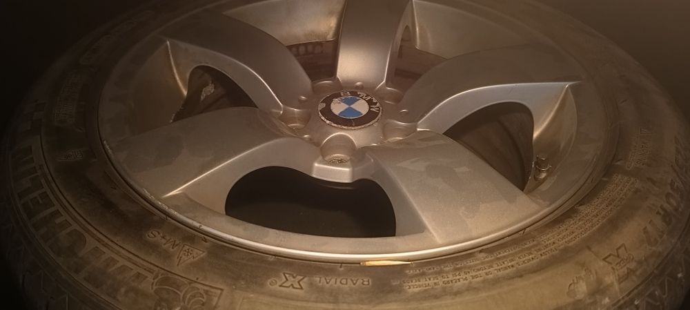 Felgi z oponami zimowymi 17 , 225/50/17 rozstaw śrub 5x120