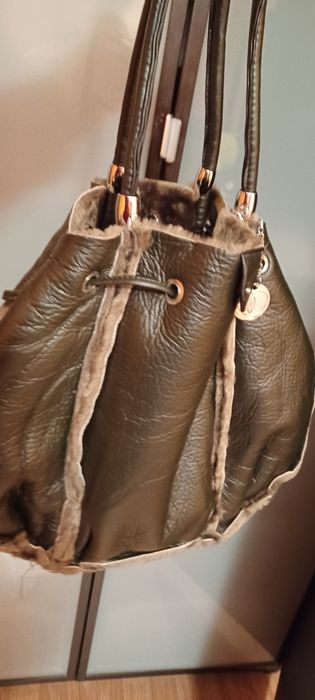 Mala dupla face pêlo e ecopel cor verde