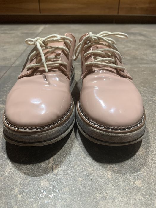 Buty lakierki Zara pudrowe wyższa podeszwa rozmiar 35