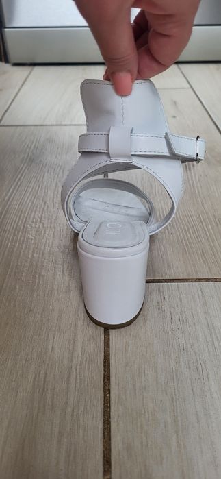 Шкіряні босоніжки