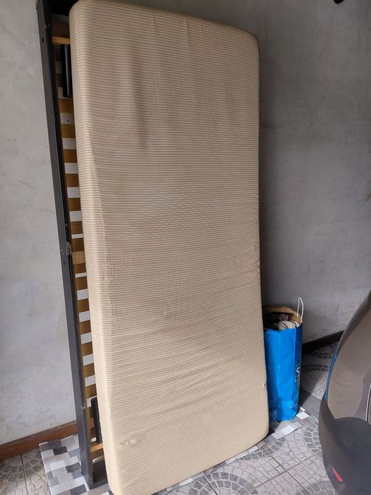 Cama de solteiro + colchão + estrado (OFERTA EDREDÃO )