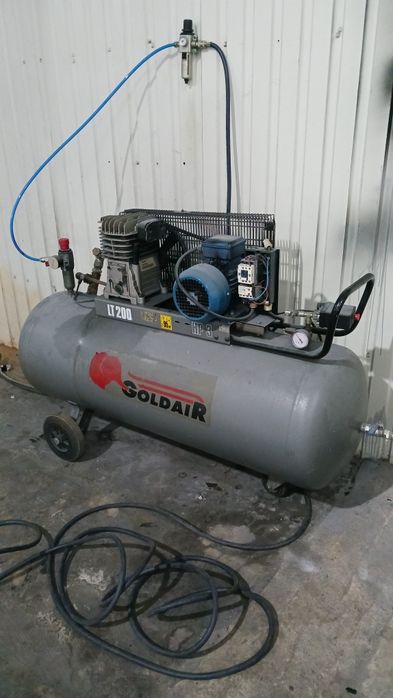 Vendo compressor 200l trifásico