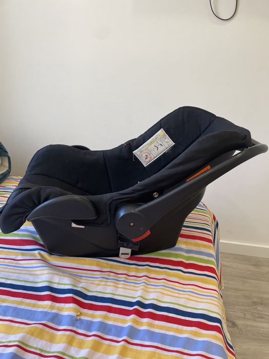 Ovo de bebe concervado para carro